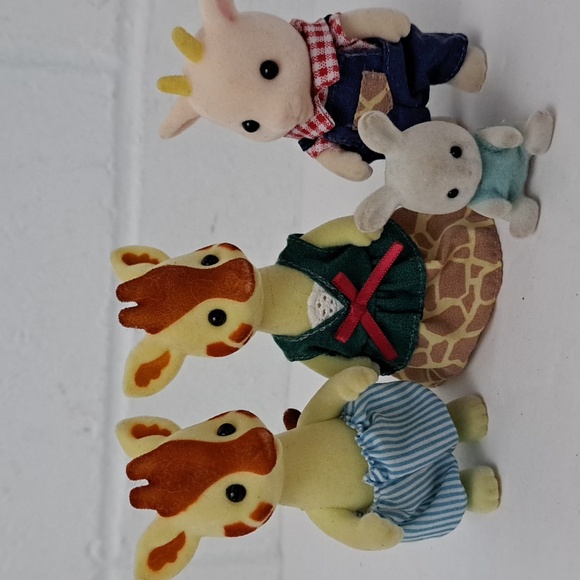 Calico Critters Giraffe Mom And Dad Goat Brother And Baby Bunny Figurine Set - Picture 1 of 11